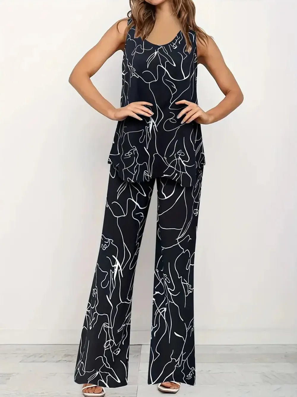 Set aus Oberteil mit abstraktem Druck und Rundhalsausschnitt sowie Hose - Livezo