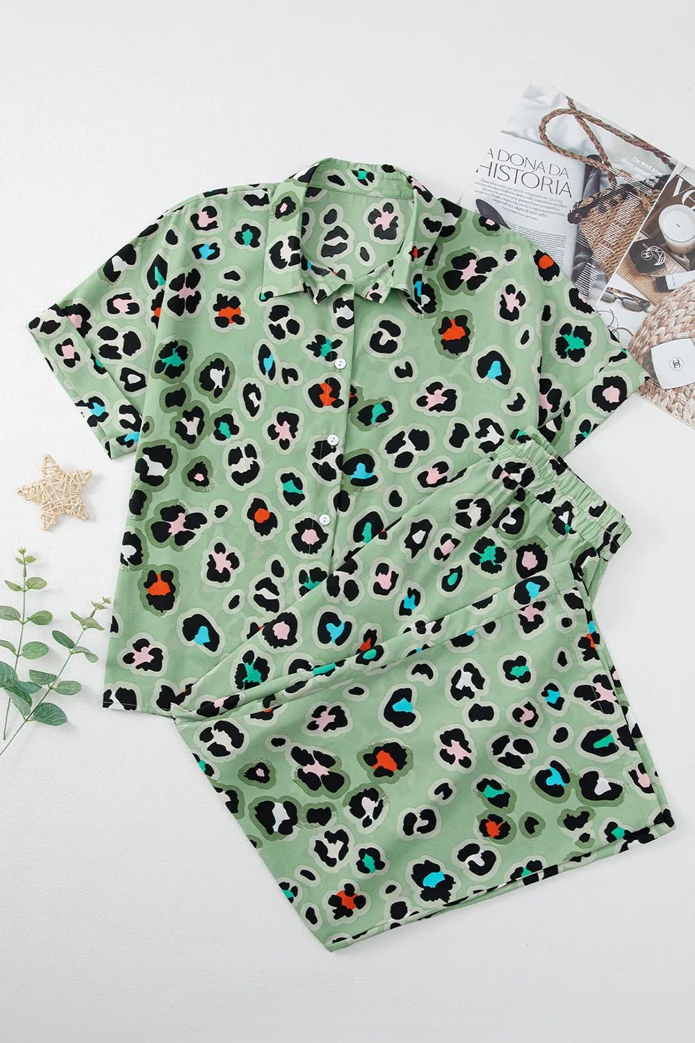 Set mit Leopardenmuster: Oberteil mit Kragen und Hose - Livezo
