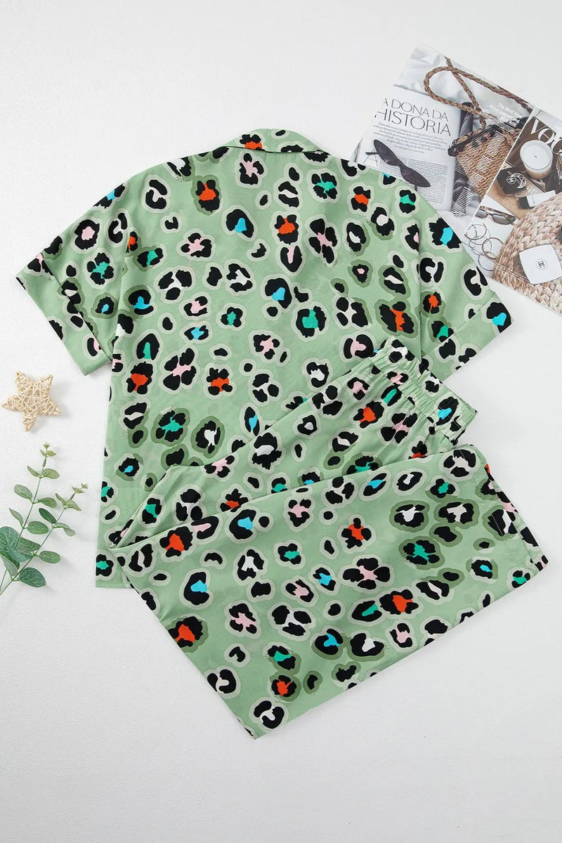 Set mit Leopardenmuster: Oberteil mit Kragen und Hose - Livezo
