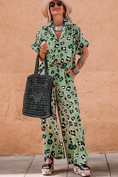 Set mit Leopardenmuster: Oberteil mit Kragen und Hose - Livezo