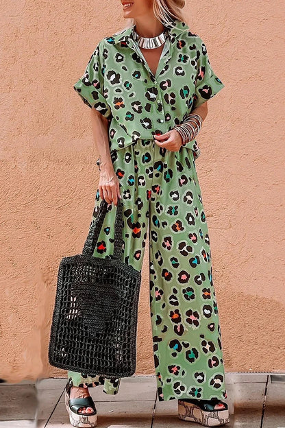 Set mit Leopardenmuster: Oberteil mit Kragen und Hose - Livezo