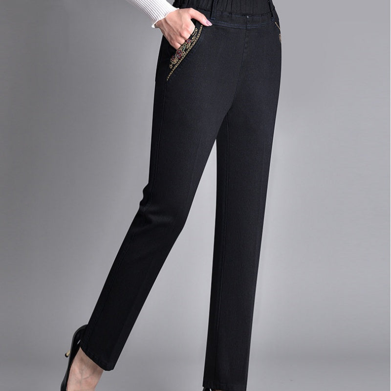 Damen-Jeans mit Seitentaschen und komplett elastischem Bund