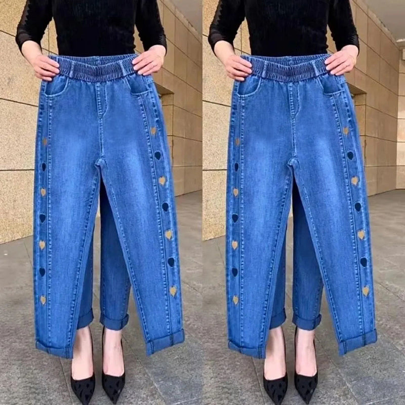 EmbroLuxe Hoch elastische Damenjeans mit Herzmuster-Stickerei