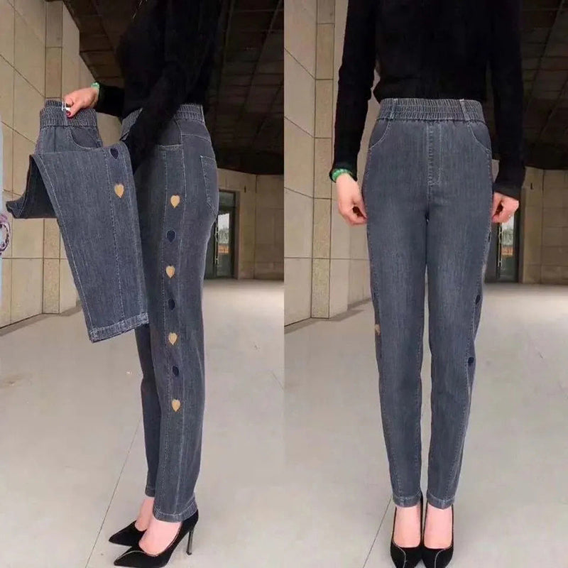 EmbroLuxe Hoch elastische Damenjeans mit Herzmuster-Stickerei