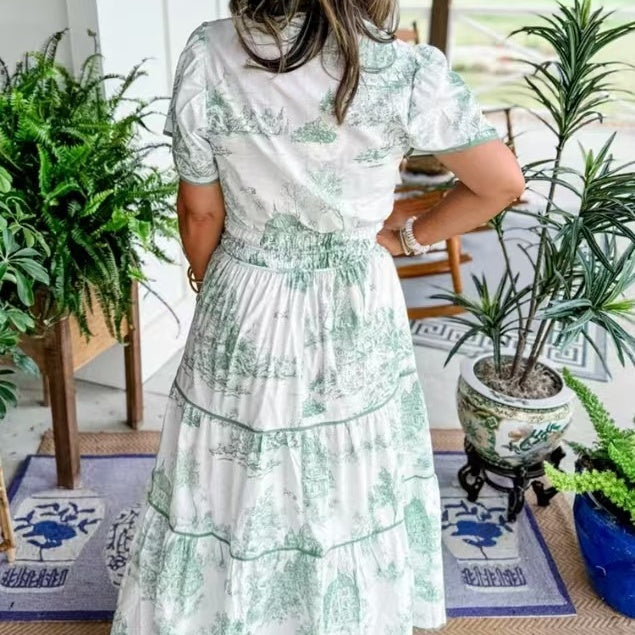 Damenkleid im ethnischen Stil mit Blumenmuster