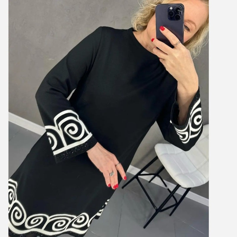 Abstrakt gemustertes Langarmkleid