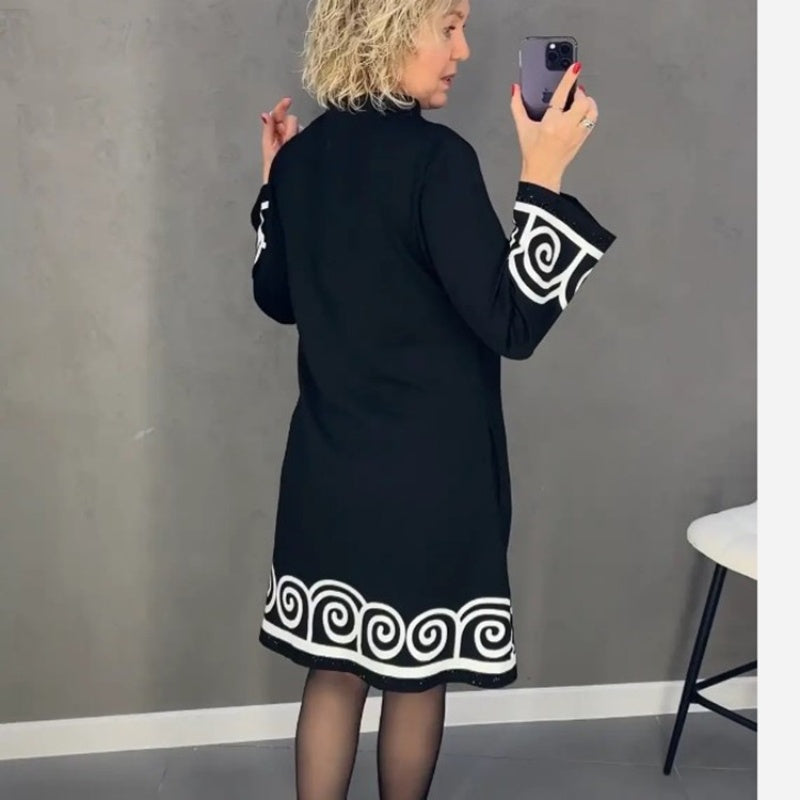 Abstrakt gemustertes Langarmkleid