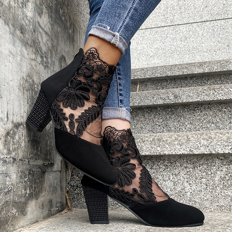 Lace High Heels - Anmutig, stilvoll & zeitlos