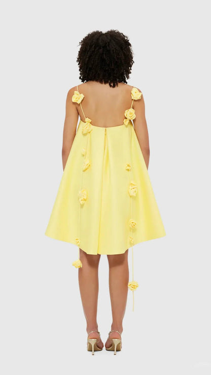Verspielt und schmeichelhaft Silhouette 3D Rosen Drapierung Träger A - Linie Mini Kleid - Livezo